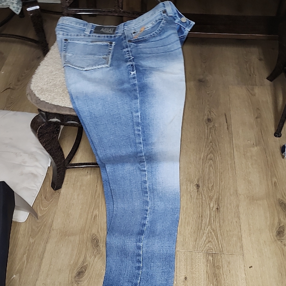 Ariat Blue Relaxed Fit Jeans with Natural Fading - Picture 2 of 6